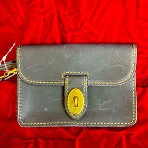 NWT FOSSIL GENUINE LEATHER WRISTLET WALLET with some scratches at the front